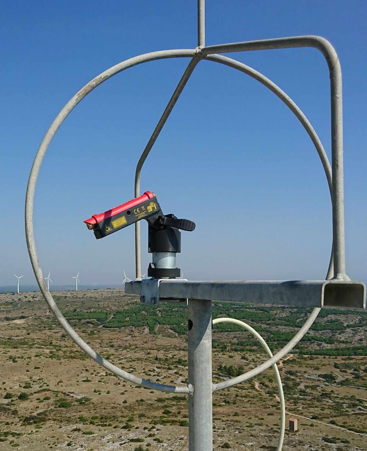 使用校准环和激光校准工具安装在风涡轮机上的FT742-DM超声波风传感器