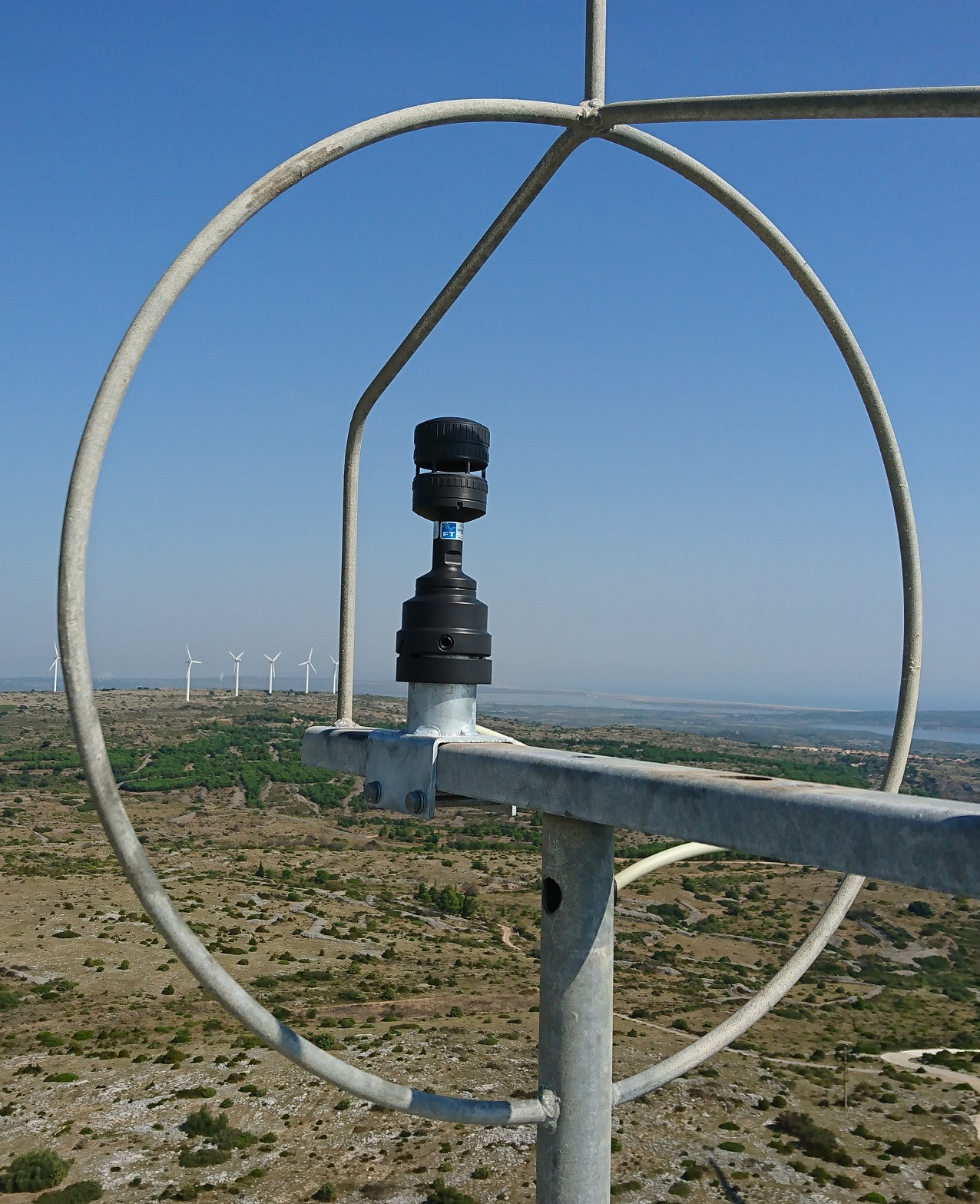 安装在法国境内一处风涡轮机避雷环内的FT742-DM50超声波风传感器